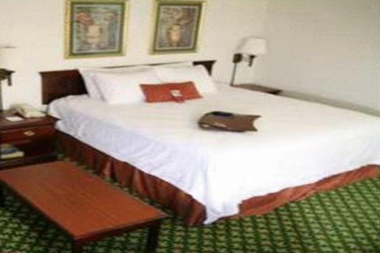 Hampton Inn Huntsville-Arsenal/South Parkway Экстерьер фото